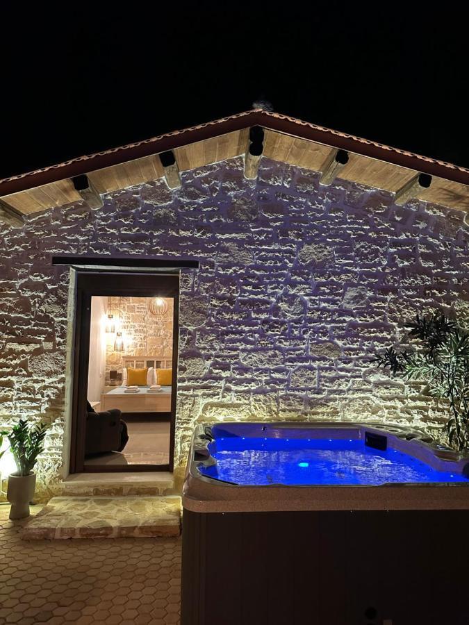 Villa Aspasia With Private Jacuzzi - Oasis Resort 科基诺斯皮格斯 外观 照片