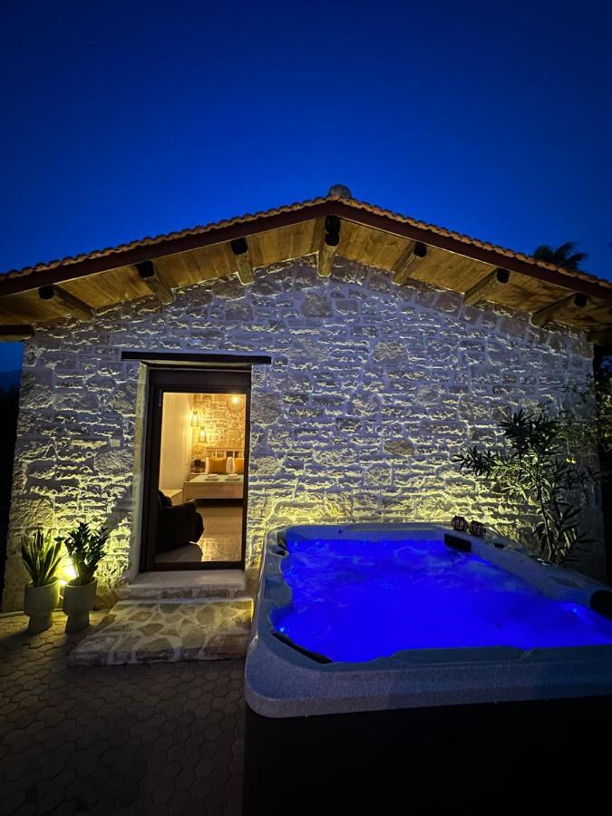 Villa Aspasia With Private Jacuzzi - Oasis Resort 科基诺斯皮格斯 外观 照片