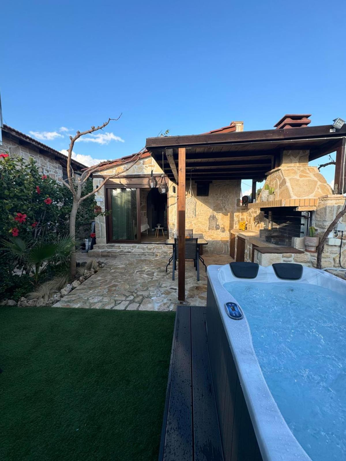 Villa Aspasia With Private Jacuzzi - Oasis Resort 科基诺斯皮格斯 外观 照片